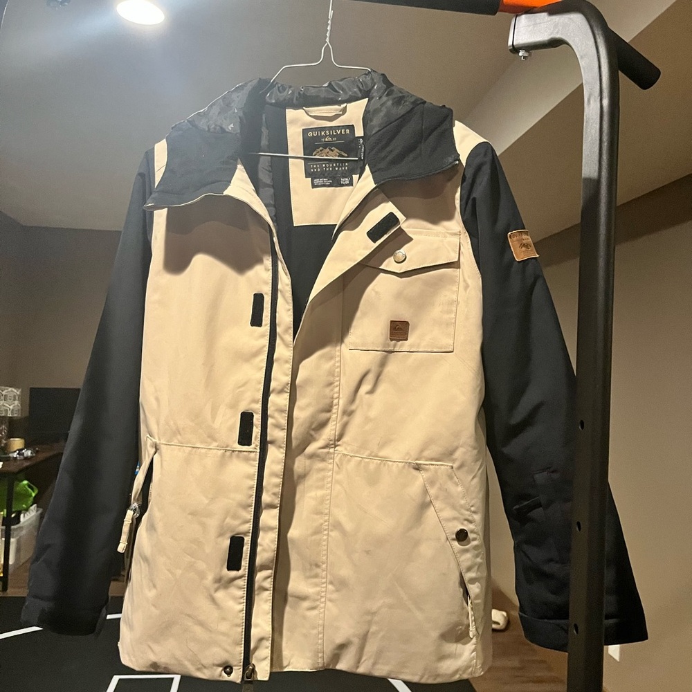 Quiksilver Men's Beige and Black Snowboard Jacket